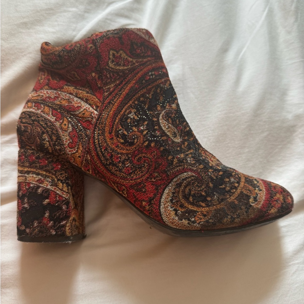 Used embroidered ankle booty